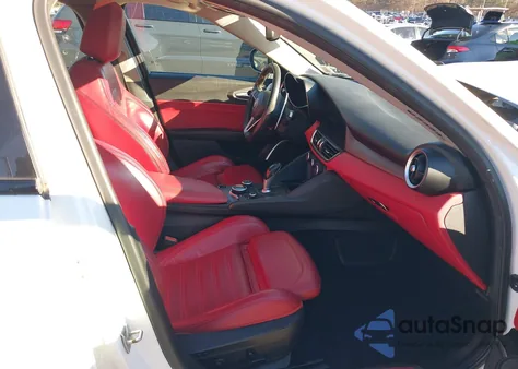 2019 Alfa Romeo Giulia Ti Sport Awd z USA, uszkodzony, nr VIN ZARFANBNXK7614812